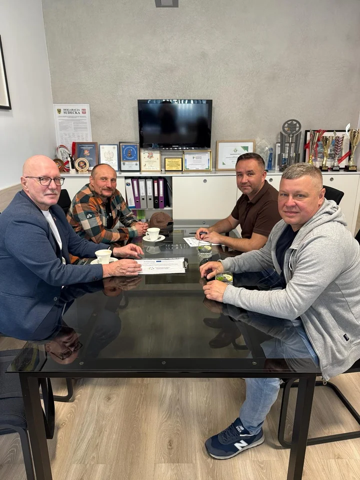21.05.2026 r. Kamienna Góra - Setkání starosty obce Kamienna Góra Patryka Strausa s potenciálním českým partnerem Trutnov Trails.